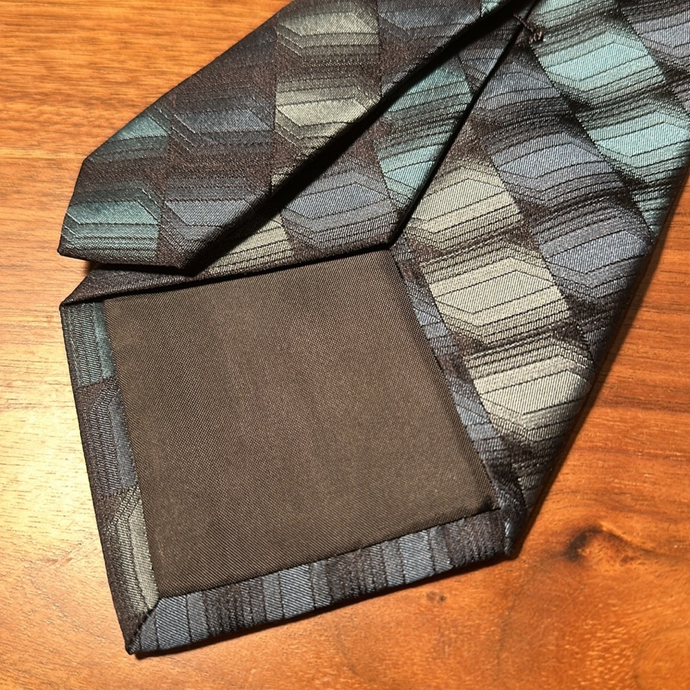 Stafford men’s geometric tie, great for evening events or office 👔 - Picture 4 of 4